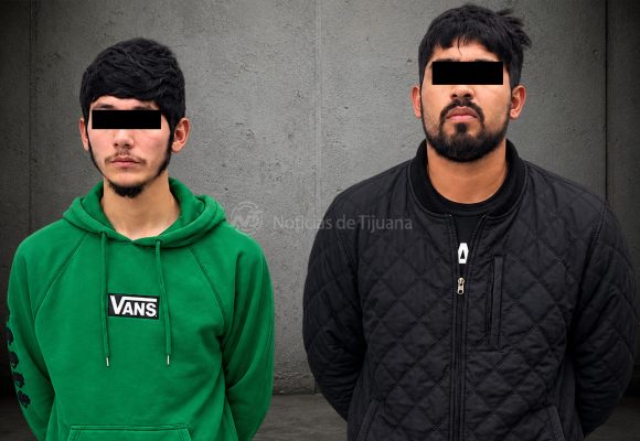 Detienen a dos jóvenes armados en la Sánchez; les aseguran fusil y pistola